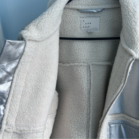 A New Day Metallic Silver Women’s Aviator Coat. Size Large - Picture 4 of 5